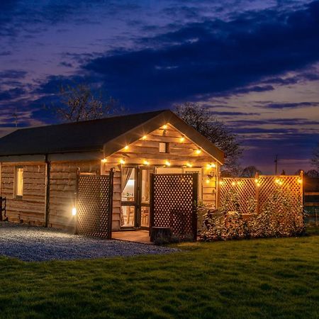 Montana Log Cabin - Ockeridge Rural Retreats Wichenford エクステリア 写真