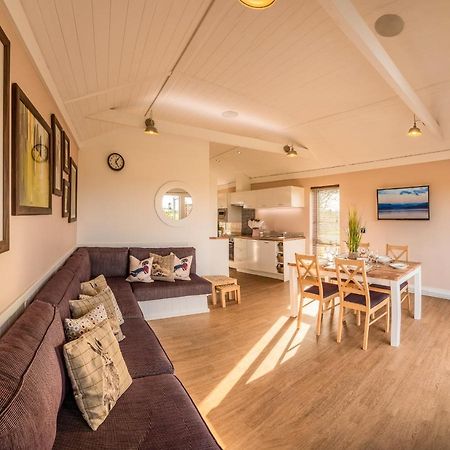 Montana Log Cabin - Ockeridge Rural Retreats Wichenford エクステリア 写真