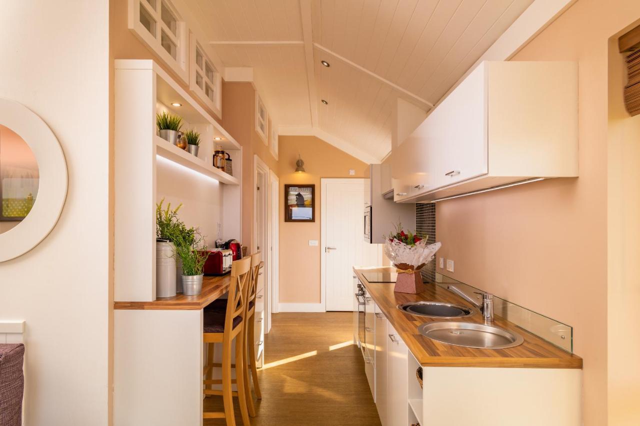 Montana Log Cabin - Ockeridge Rural Retreats Wichenford エクステリア 写真