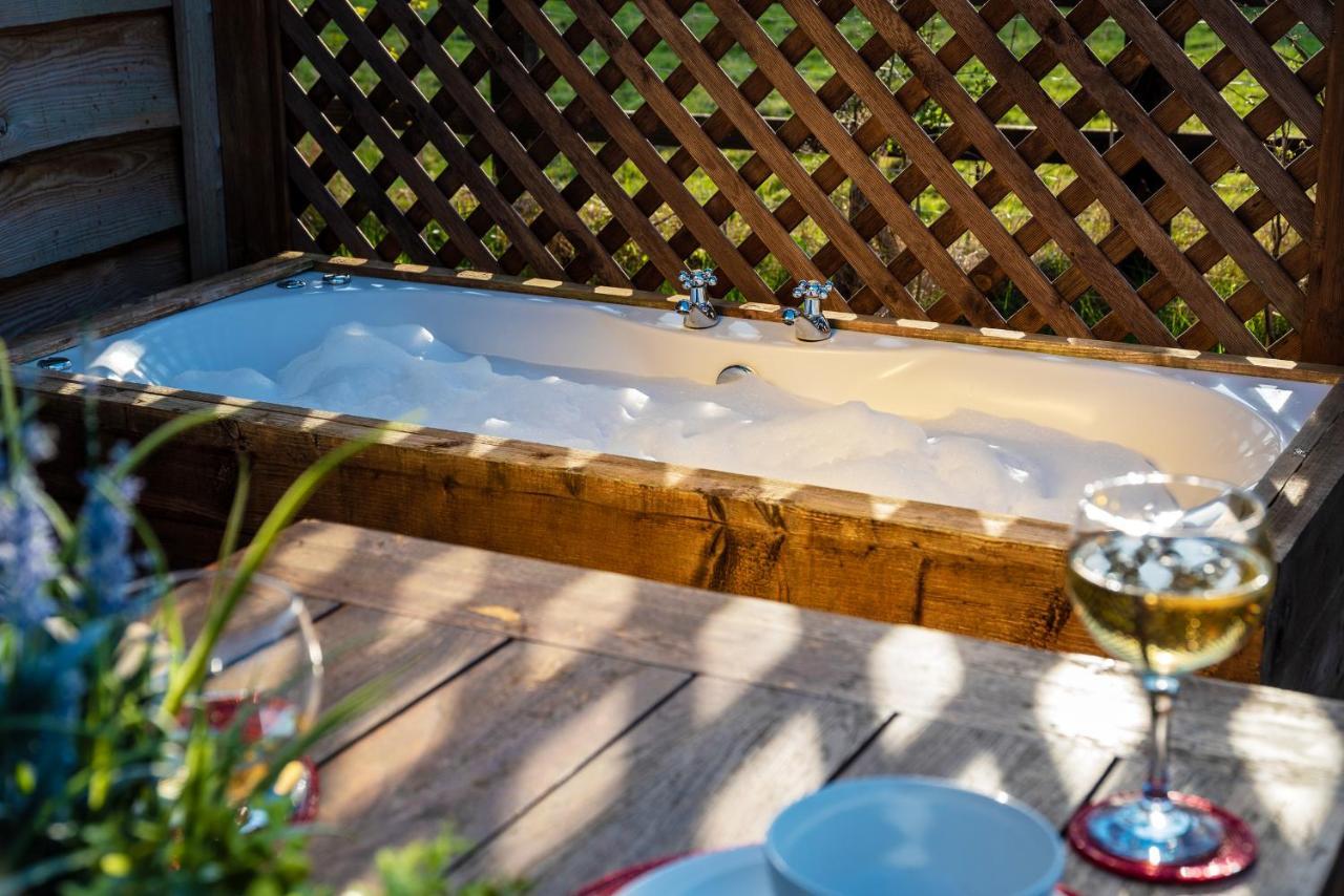 Montana Log Cabin - Ockeridge Rural Retreats Wichenford エクステリア 写真