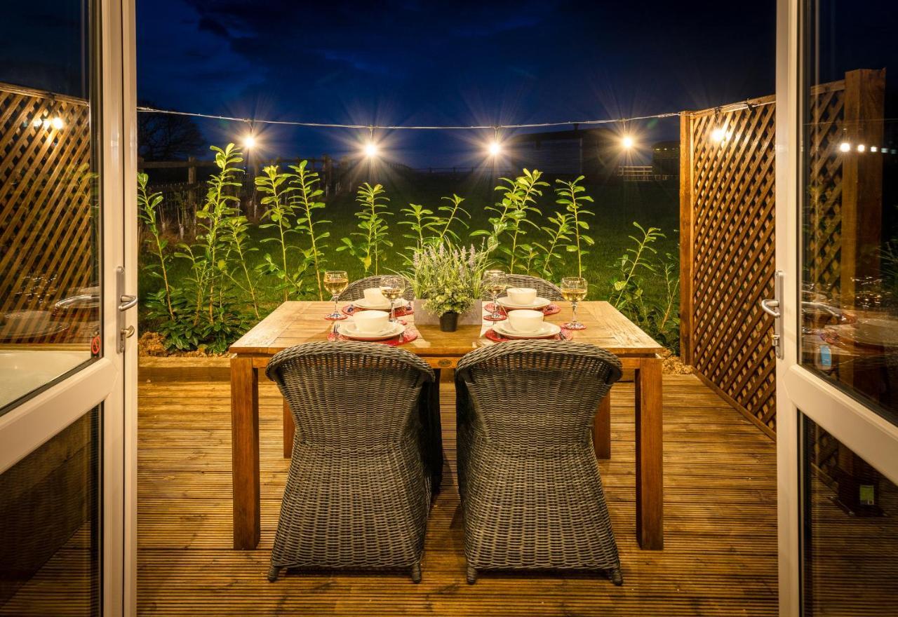 Montana Log Cabin - Ockeridge Rural Retreats Wichenford エクステリア 写真