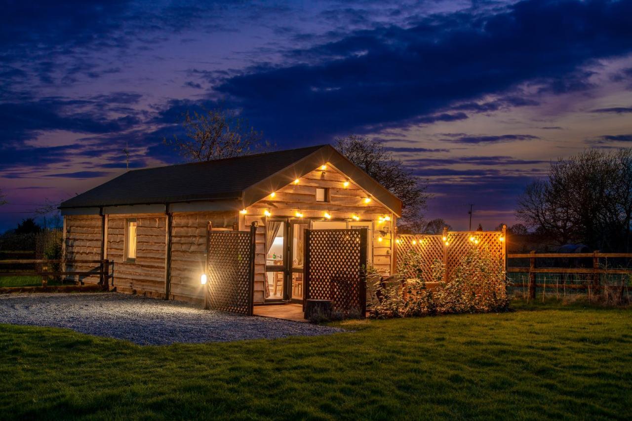 Montana Log Cabin - Ockeridge Rural Retreats Wichenford エクステリア 写真