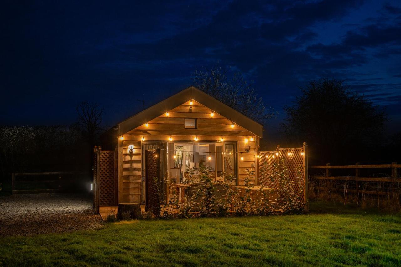 Montana Log Cabin - Ockeridge Rural Retreats Wichenford エクステリア 写真
