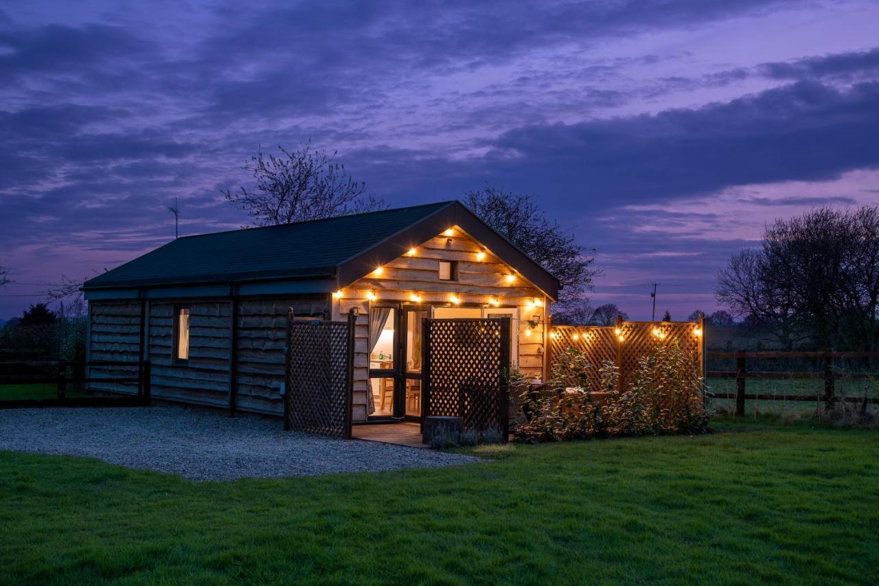Montana Log Cabin - Ockeridge Rural Retreats Wichenford エクステリア 写真