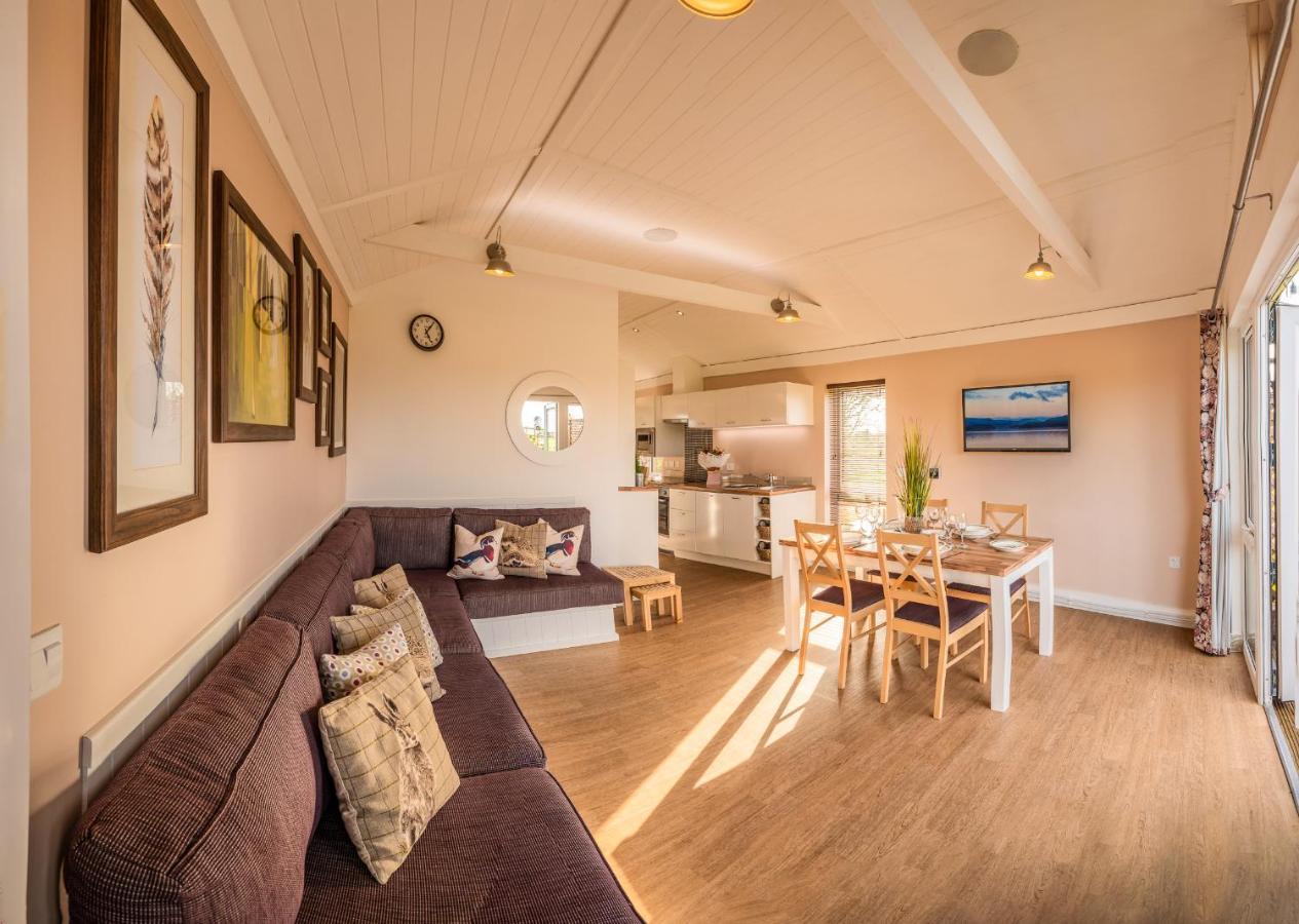 Montana Log Cabin - Ockeridge Rural Retreats Wichenford エクステリア 写真
