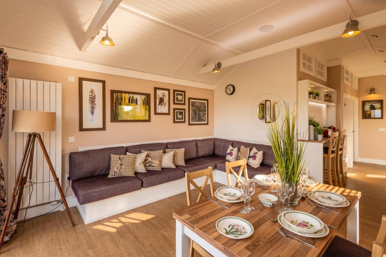 Montana Log Cabin - Ockeridge Rural Retreats Wichenford エクステリア 写真