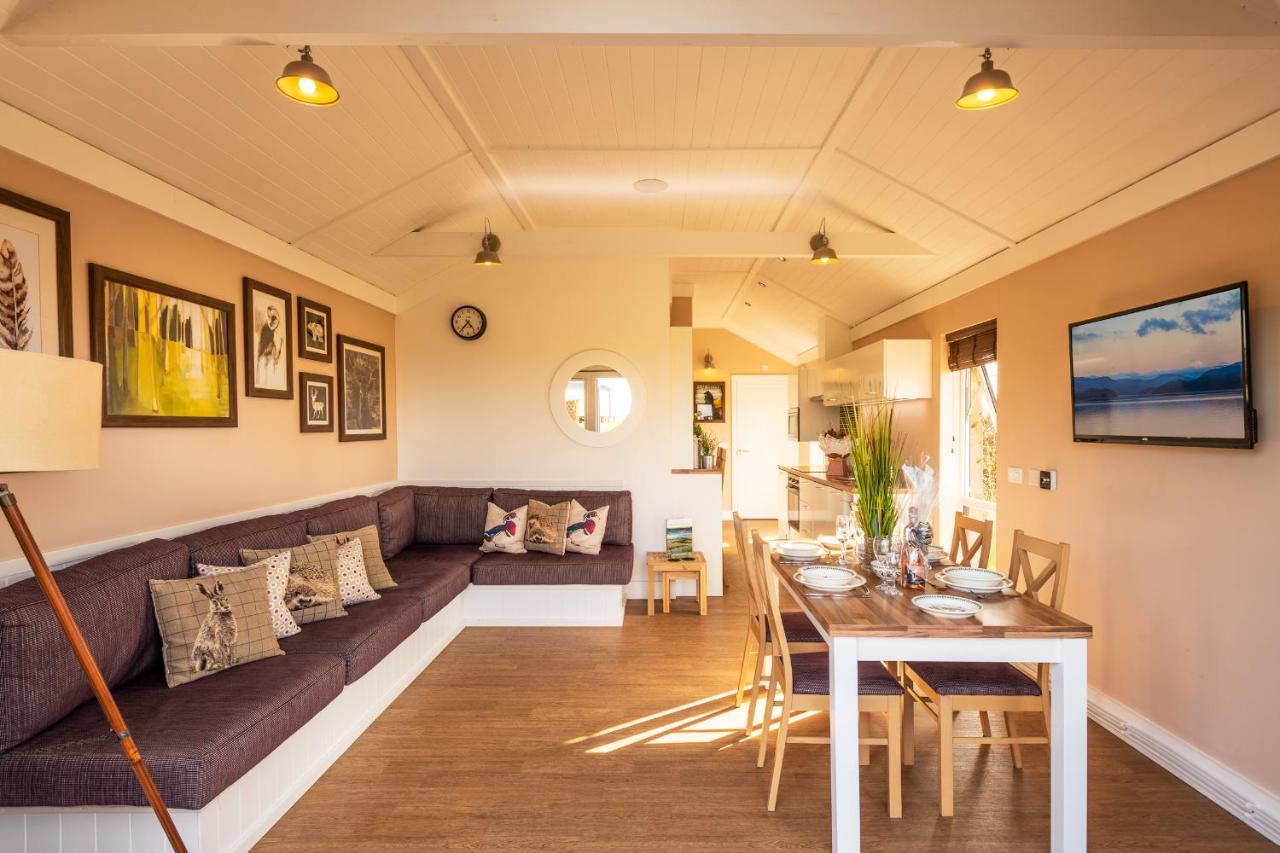 Montana Log Cabin - Ockeridge Rural Retreats Wichenford エクステリア 写真