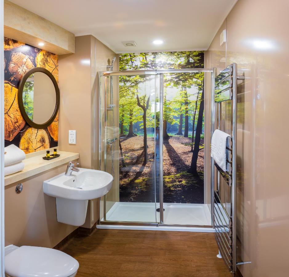 Montana Log Cabin - Ockeridge Rural Retreats Wichenford エクステリア 写真